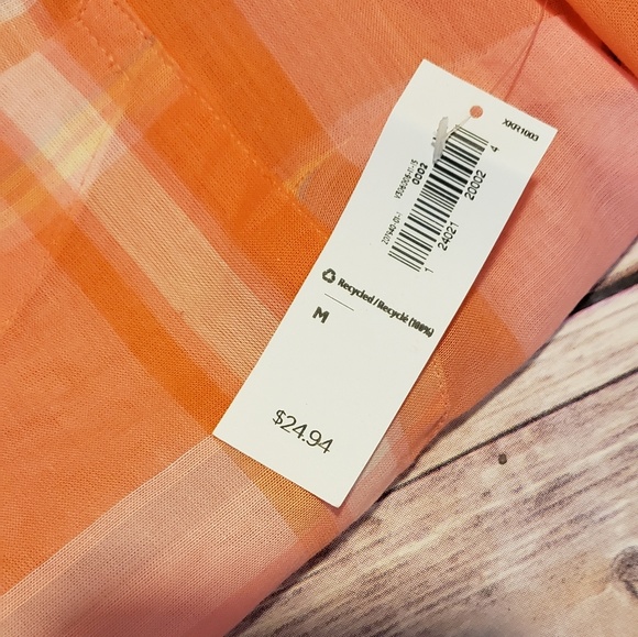 Old Navy Classic Lightweight Button-Up - Picture 5 of 7